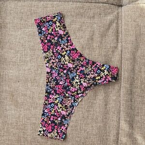 VS Pink Thong Size L